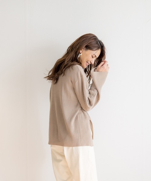 White Collection（ホワイトコレクション）の「【2021SS新作】ボタンスリーブ・ハイネック春リブニット（ニット/セーター・レディース・ブラック/パープル/オフホワイト/グリーン/グレイッシュベージュ・M）」の17枚目の写真