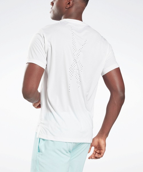 Reebok（リーボック）の「ユナイテッド バイ フィットネス パーフォレーテッド Tシャツ [United By Fitness Perforated Tee]（Tシャツ/カットソー・メンズ・ブラック/ホワイト/ネイビー/レモンイエロー・SMALL/MEDIUM/LARGE/X-LARGE/XX-LARGE/X-SMALL/XXX-LARGE）」の5枚目の写真