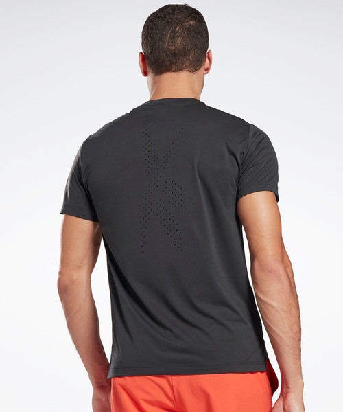 Reebok（リーボック）の「ユナイテッド バイ フィットネス パーフォレーテッド Tシャツ [United By Fitness Perforated Tee]（Tシャツ/カットソー・メンズ・ブラック/ホワイト/ネイビー/レモンイエロー・SMALL/MEDIUM/LARGE/X-LARGE/XX-LARGE/X-SMALL/XXX-LARGE）」の13枚目の写真