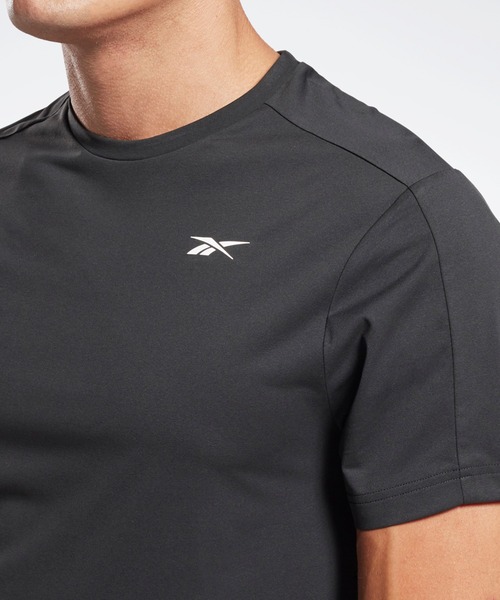 Reebok（リーボック）の「ユナイテッド バイ フィットネス パーフォレーテッド Tシャツ [United By Fitness Perforated Tee]（Tシャツ/カットソー・メンズ・ブラック/ホワイト/ネイビー/レモンイエロー・SMALL/MEDIUM/LARGE/X-LARGE/XX-LARGE/X-SMALL/XXX-LARGE）」の11枚目の写真