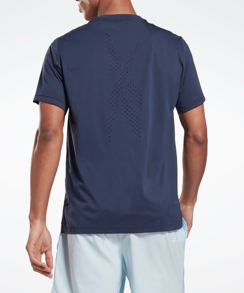 Reebok（リーボック）の「ユナイテッド バイ フィットネス パーフォレーテッド Tシャツ [United By Fitness Perforated Tee]（Tシャツ/カットソー・メンズ・ブラック/ホワイト/ネイビー/レモンイエロー・SMALL/MEDIUM/LARGE/X-LARGE/XX-LARGE/X-SMALL/XXX-LARGE）」の18枚目の写真