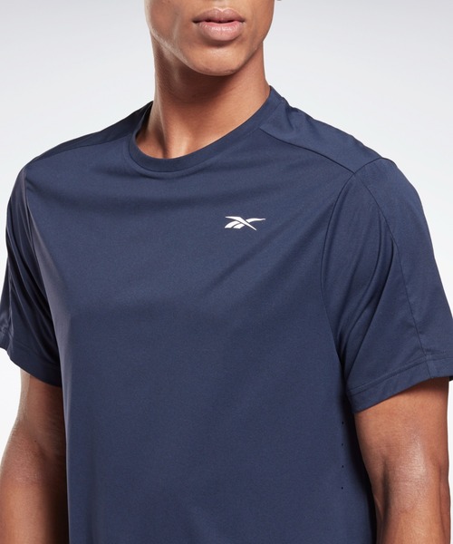Reebok（リーボック）の「ユナイテッド バイ フィットネス パーフォレーテッド Tシャツ [United By Fitness Perforated Tee]（Tシャツ/カットソー・メンズ・ブラック/ホワイト/ネイビー/レモンイエロー・SMALL/MEDIUM/LARGE/X-LARGE/XX-LARGE/X-SMALL/XXX-LARGE）」の17枚目の写真