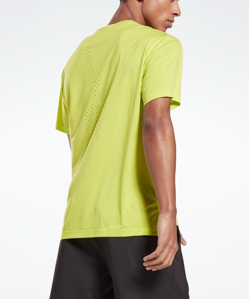 Reebok（リーボック）の「ユナイテッド バイ フィットネス パーフォレーテッド Tシャツ [United By Fitness Perforated Tee]（Tシャツ/カットソー・メンズ・ブラック/ホワイト/ネイビー/レモンイエロー・SMALL/MEDIUM/LARGE/X-LARGE/XX-LARGE/X-SMALL/XXX-LARGE）」の15枚目の写真