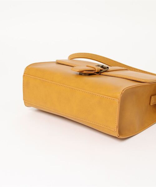 ehka sopo（エヘカソポ）の「合皮フラップミニショルダー（ショルダーバッグ・レディース・イエロー/ブラック/ブラウン・ﾌﾘ-）」の6枚目の写真