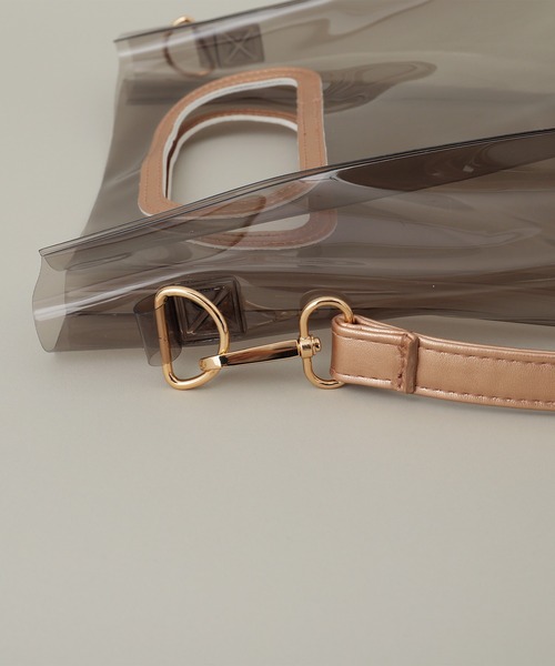 anown（アノン）の「2way仕様 ポーチ付き PVCショルダークリアバッグ【ファッションインフルエンサーanchan×anown 限定コラボ】（ショルダーバッグ・レディース・ブラウン/アイボリー・FREE）」の13枚目の写真