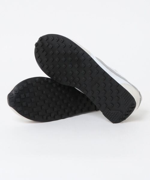 NIKE（ナイキ）の「【NIKE】WAFFLE TRAINER 2（スニーカー・レディース・シルバー・22.5cm/23cm/23.5cm/24cm/24.5cm/25cm/25.5cm/26cm/26.5cm/27cm/27.5cm/28cm/28.5cm）」の4枚目の写真