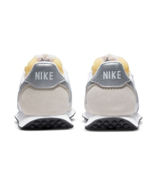 NIKE（ナイキ）の「【NIKE】WAFFLE TRAINER 2（スニーカー・レディース・シルバー・22.5cm/23cm/23.5cm/24cm/24.5cm/25cm/25.5cm/26cm/26.5cm/27cm/27.5cm/28cm/28.5cm）」の6枚目の写真