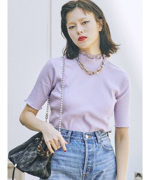 jouetie(ジュエティ)の「ハーフスリーブハイネックトップス(Tシャツ/カットソー・レディース・ブラック/オフホワイト/グリーン・MEDIUM)」の4枚目の写真