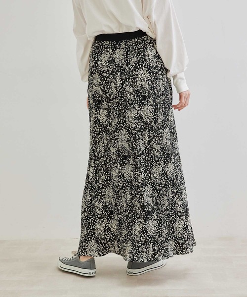 ROPE' PICNIC（ロペピクニック）の「【WEB限定】小花柄プリーツスカート（スカート・レディース・パープル/ブラック/ダークブラウン・38）」の6枚目の写真