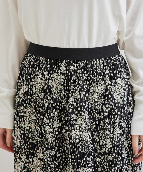 ROPE' PICNIC（ロペピクニック）の「【WEB限定】小花柄プリーツスカート（スカート・レディース・パープル/ブラック/ダークブラウン・38）」の9枚目の写真