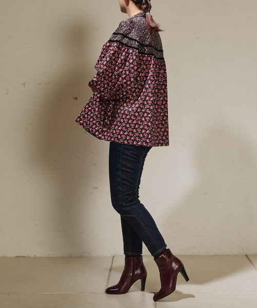 ear PAPILLONNER（イアパピヨネ）の「【SUM1 STYLE（スミ スタイル）】花柄切り替えトップス（シャツ/ブラウス・レディース・レッド/グリーン・FREE）」の8枚目の写真