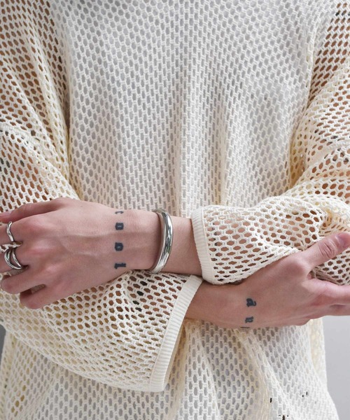 LHME（エルエイチエムイー）の「【WEB限定】 "COTEN"ナローバングル/サージカルステンレス（金属アレルギー対応）【LHME / エルエイチエムイー】（バングル/リストバンド・レディース・シルバー・S/M）」の9枚目の写真