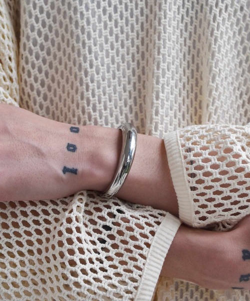 LHME（エルエイチエムイー）の「【WEB限定】 "COTEN"ナローバングル/サージカルステンレス（金属アレルギー対応）【LHME / エルエイチエムイー】（バングル/リストバンド・レディース・シルバー・S/M）」の10枚目の写真