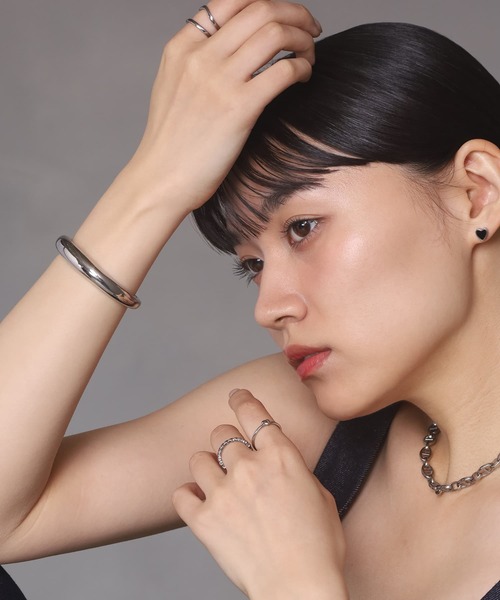 LHME（エルエイチエムイー）の「【WEB限定】 "COTEN"ナローバングル/サージカルステンレス（金属アレルギー対応）【LHME / エルエイチエムイー】（バングル/リストバンド・レディース・シルバー・S/M）」の19枚目の写真