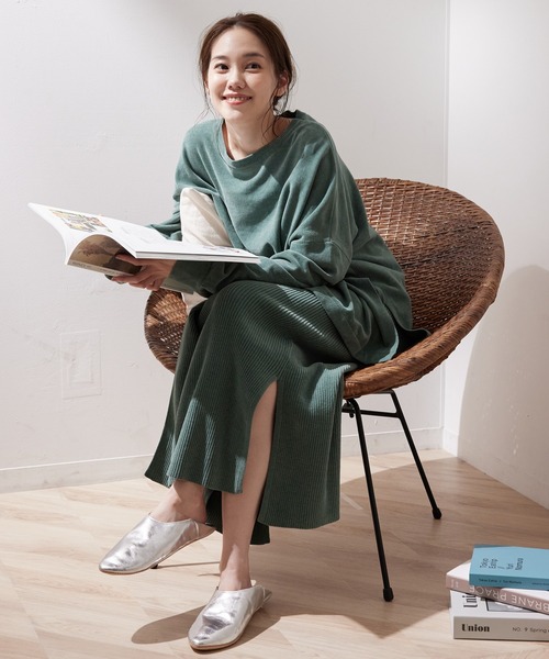 SALON adam et rope'（サロン アダム エ ロペ）の「【極上の肌ざわり】ワイドプルオーバー -CreamyCotton /クリーミーコットン-（ニット/セーター・レディース・グレー/オフホワイト/グリーン・FREE）」の5枚目の写真