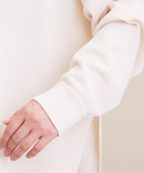 SALON adam et rope'（サロン アダム エ ロペ）の「【極上の肌ざわり】ワイドプルオーバー -CreamyCotton /クリーミーコットン-（ニット/セーター・レディース・グレー/オフホワイト/グリーン・FREE）」の9枚目の写真