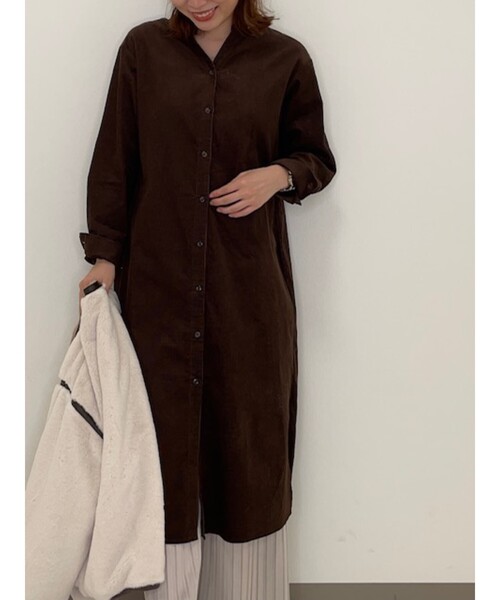 SHOO・LA・RUE（シューラルー）の「◆【S-3L】コーデュロイシャツワンピース（ワンピース・レディース・ダークブラウン/パープル系/サンドベージュ/オフホワイト/オリーブ/チャコールグレー・01/02/03/04/05）」の4枚目の写真