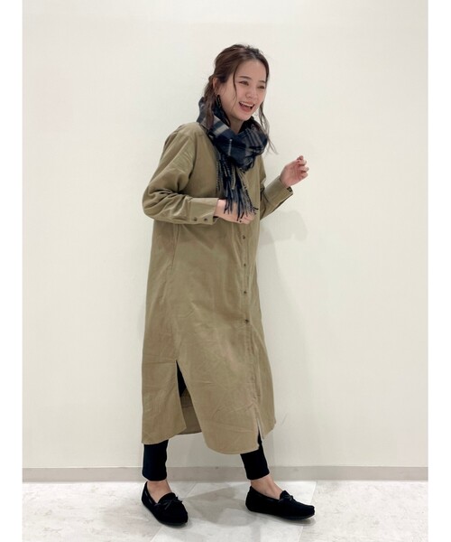 SHOO・LA・RUE（シューラルー）の「◆【S-3L】コーデュロイシャツワンピース（ワンピース・レディース・ダークブラウン/パープル系/サンドベージュ/オフホワイト/オリーブ/チャコールグレー・01/02/03/04/05）」の9枚目の写真