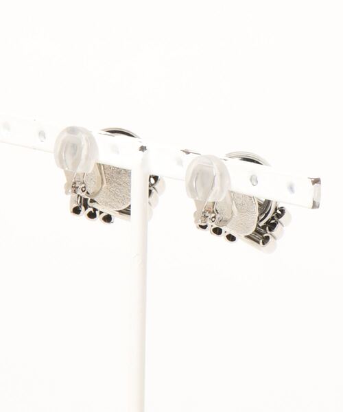 TIMELESS&THREE(タイムレスアンドスリー)の「トライアングルデザインイヤリング(イヤリング・レディース・シルバー/ゴールド/ピンクゴールド・FREE)」の4枚目の写真