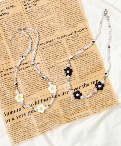 WEGO（ウィゴー）の「WEGO/フラワーインヤンパールネックレス（ネックレス・レディース・ブラック/オフホワイト・FREE）」の10枚目の写真