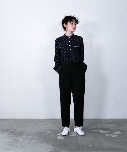 LA MARINE FRANCAISE(マリン フランセーズ)の「Floatのスタンドシャツ(シャツ/ブラウス・レディース・ネイビー/オフホワイト・F)」の1枚目の写真