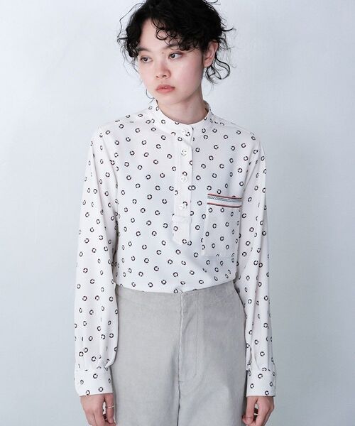 LA MARINE FRANCAISE(マリン フランセーズ)の「Floatのスタンドシャツ(シャツ/ブラウス・レディース・ネイビー/オフホワイト・F)」の2枚目の写真