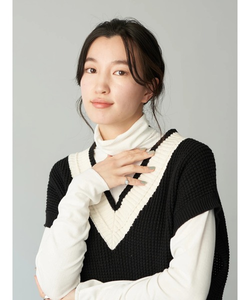 earth music&ecology(アースミュージックアンドエコロジー)の「タートルネックリブカットプルオーバー*(その他トップス・レディース・グレイッシュベージュ/オフホワイト/ブラック/ブルー・FREE)」の7枚目の写真