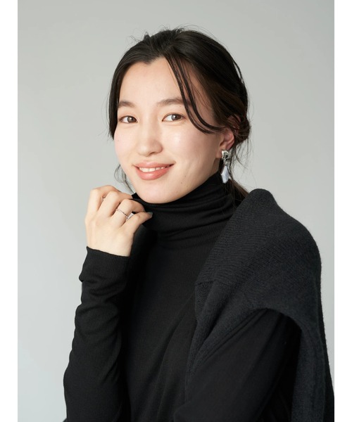 earth music&ecology(アースミュージックアンドエコロジー)の「タートルネックリブカットプルオーバー*(その他トップス・レディース・グレイッシュベージュ/オフホワイト/ブラック/ブルー・FREE)」の13枚目の写真