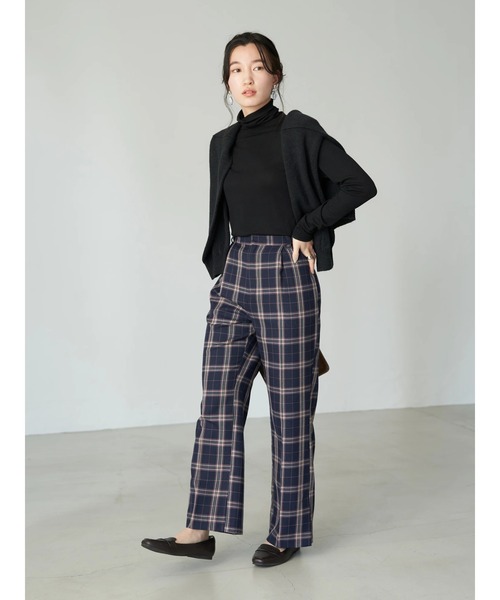 earth music&ecology(アースミュージックアンドエコロジー)の「タートルネックリブカットプルオーバー*(その他トップス・レディース・グレイッシュベージュ/オフホワイト/ブラック/ブルー・FREE)」の17枚目の写真