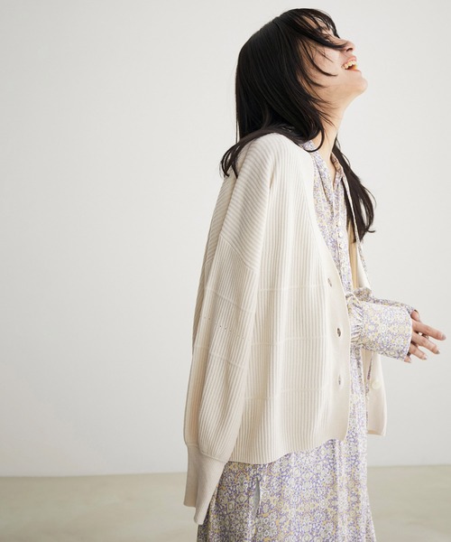 SALON adam et rope'(サロン アダム エ ロペ)の「【極上の肌ざわり】リブカーディガン -CreamyCotton /クリーミーコットン-(カーディガン/ボレロ・レディース・パープル/グレー/オフホワイト/ピンク/イエロー・FREE)」の2枚目の写真