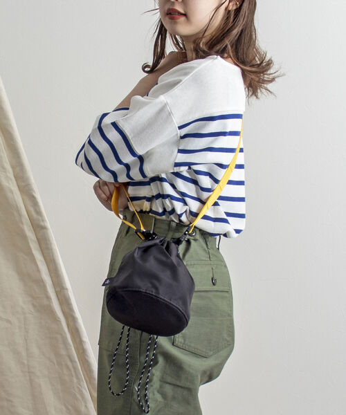 GLOSTER（グロスター）の「【GLOSTER/グロスター】コーデュラリップ 巾着ポーチ（ショルダーバッグ・メンズ・ブラック/ライトグレー・FREE）」の12枚目の写真