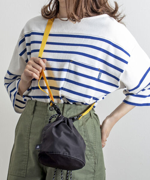 GLOSTER（グロスター）の「【GLOSTER/グロスター】コーデュラリップ 巾着ポーチ（ショルダーバッグ・メンズ・ブラック/ライトグレー・FREE）」の6枚目の写真