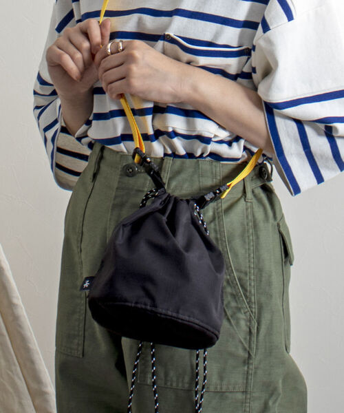 GLOSTER（グロスター）の「【GLOSTER/グロスター】コーデュラリップ 巾着ポーチ（ショルダーバッグ・メンズ・ブラック/ライトグレー・FREE）」の19枚目の写真