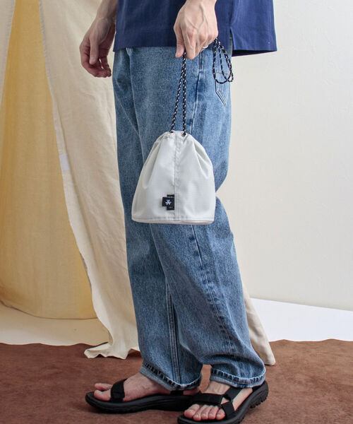 GLOSTER（グロスター）の「【GLOSTER/グロスター】コーデュラリップ 巾着ポーチ（ショルダーバッグ・メンズ・ブラック/ライトグレー・FREE）」の4枚目の写真