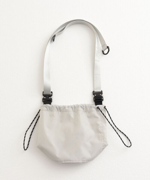 GLOSTER（グロスター）の「【GLOSTER/グロスター】コーデュラリップ 巾着ポーチ（ショルダーバッグ・メンズ・ブラック/ライトグレー・FREE）」の10枚目の写真