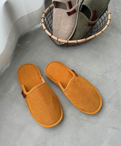 CANAL JEAN(キャナルジーン)の「DULTON CORDUROY SLIPPERS EV コーデュロイスリッパ(MEN)/T20-0224L(ルームシューズ/スリッパ・レディース・グリーン/ターコイズブルー/グレー/ベージュ/キャメル・ONE SIZE)」の5枚目の写真