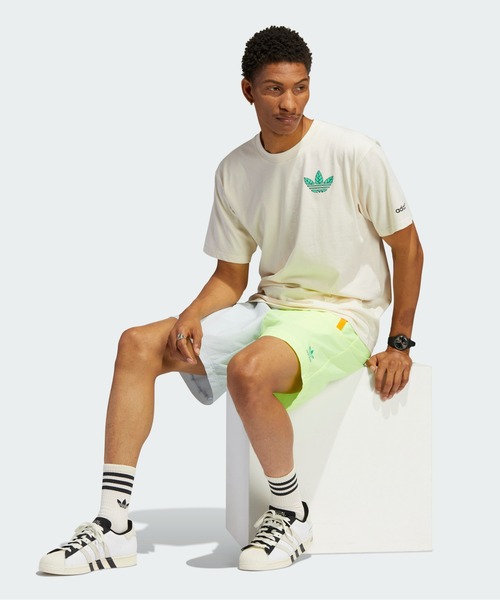adidas（アディダス）の「トレフォイル リーフ 半袖Tシャツ / アディダスオリジナルス（Tシャツ/カットソー・メンズ・オフホワイト・SMALL/MEDIUM/LARGE/X-LARGE/XX-LARGE/X-SMALL/XXX-LARGE）」の7枚目の写真