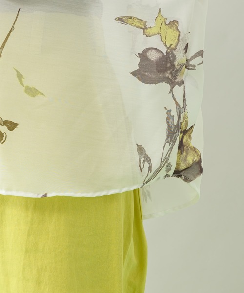 Paradise Picnic(パラダイスピクニック)の「TE VALT アートフラワープリントケープフリルブラウス(シャツ/ブラウス・レディース・ホワイト/ネイビー・FREE)」の9枚目の写真