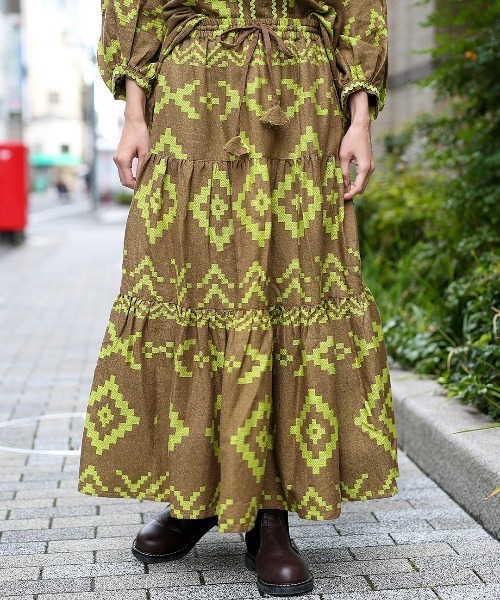 チチカカ（チチカカ）の「ナバホジャカードスカート（スカート・レディース・ブラウン/ピンク/アイボリー・FREE）」の2枚目の写真