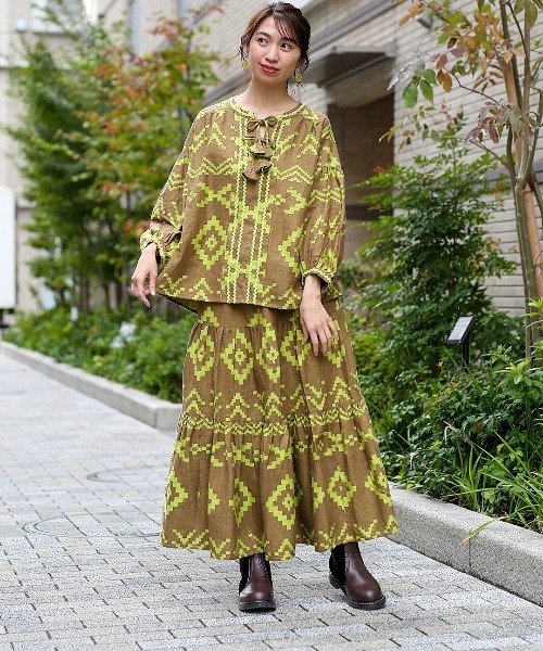 チチカカ（チチカカ）の「ナバホジャカードスカート（スカート・レディース・ブラウン/ピンク/アイボリー・FREE）」の4枚目の写真