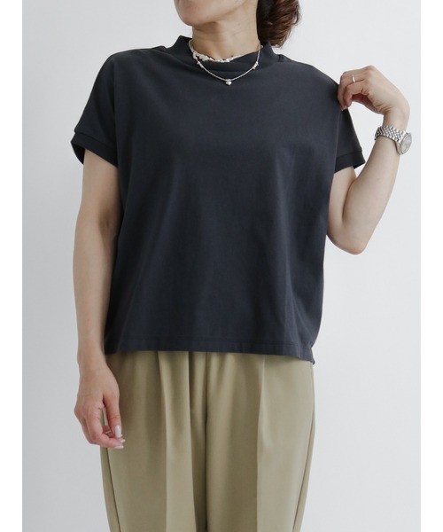 Samansa Mos2 blue(サマンサモスモスブルー)の「【USAコットン】ハイネックフレンチTシャツ(Tシャツ/カットソー・レディース・ホワイト/ブラウン/オフホワイト/ラベンダー/チャコール・フリ-)」の1枚目の写真