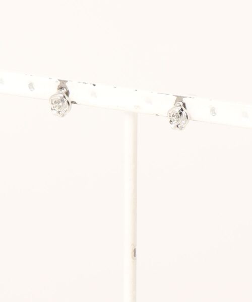 Fun & Daily（ファンアンドデイリー）の「ベリースモールローズピアス（ピアス（両耳用）・レディース・シルバー/ゴールド・FREE）」の5枚目の写真