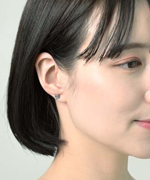 Fun & Daily（ファンアンドデイリー）の「ベリースモールローズピアス（ピアス（両耳用）・レディース・シルバー/ゴールド・FREE）」の8枚目の写真