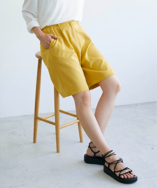 ECRIRE（エクリール）の「タック入りショートパンツ（その他パンツ・レディース・ブラック/イエロー/モカ・M/S）」の5枚目の写真