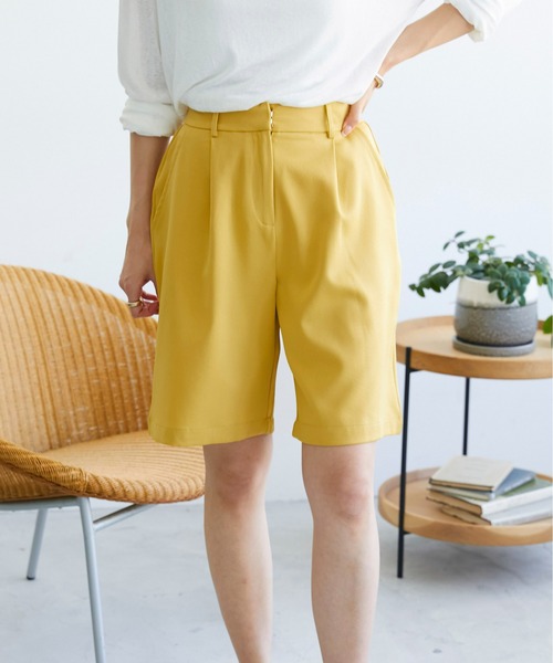 ECRIRE（エクリール）の「タック入りショートパンツ（その他パンツ・レディース・ブラック/イエロー/モカ・M/S）」の6枚目の写真
