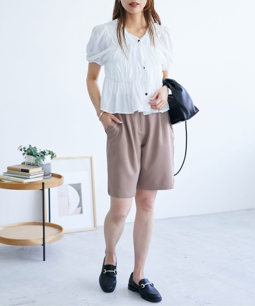 ECRIRE（エクリール）の「タック入りショートパンツ（その他パンツ・レディース・ブラック/イエロー/モカ・M/S）」の10枚目の写真