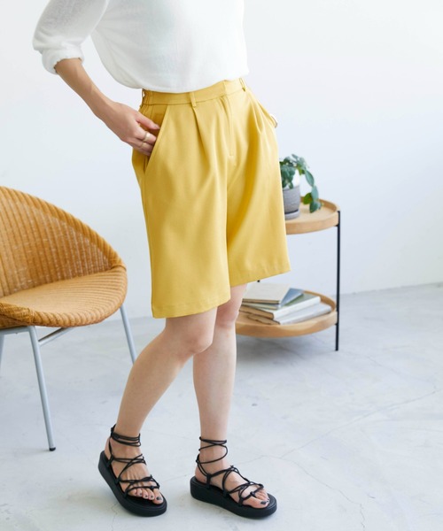 ECRIRE（エクリール）の「タック入りショートパンツ（その他パンツ・レディース・ブラック/イエロー/モカ・M/S）」の18枚目の写真