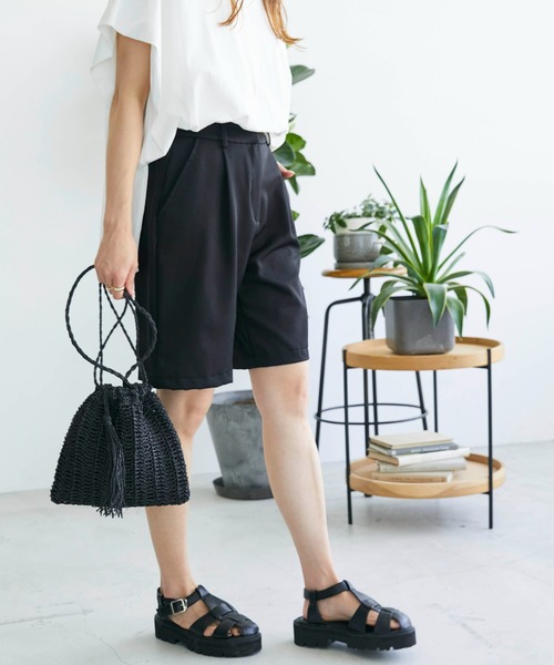 ECRIRE（エクリール）の「タック入りショートパンツ（その他パンツ・レディース・ブラック/イエロー/モカ・M/S）」の14枚目の写真