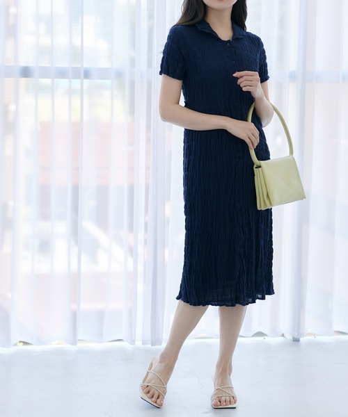 Lamoa(ラモア)の「Lamoa/シワ加工 襟付き シャツワンピース(ワンピース・レディース・ホワイト/ネイビー・FREE)」の3枚目の写真