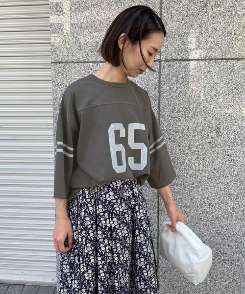 URBAN RESEARCH DOORS（アーバンリサーチドアーズ）の「コットンナンバリングTシャツ（Tシャツ/カットソー・レディース・チャコールグレー/ボルドー/オフホワイト・MEDIUM）」の5枚目の写真